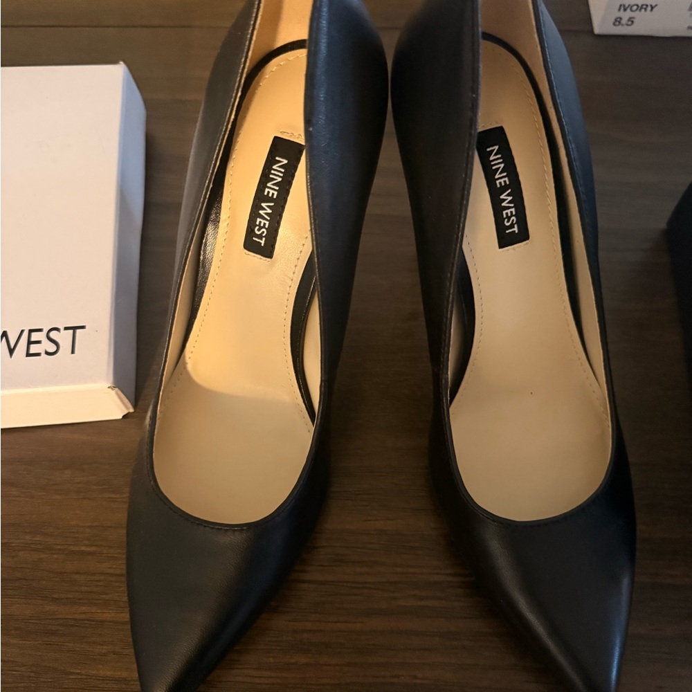 Nine West Black Pointed-Toe Leather Pumps